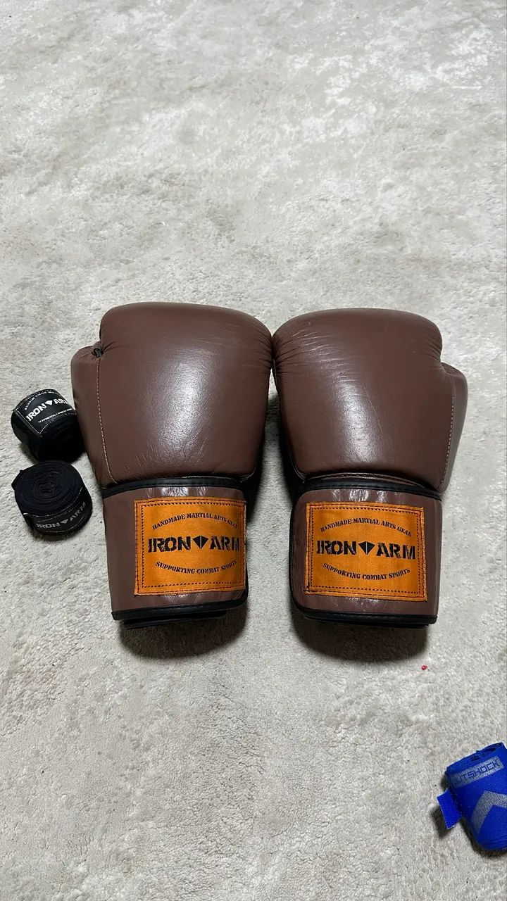 Luvas de Boxe Iron Arm e Bandagens