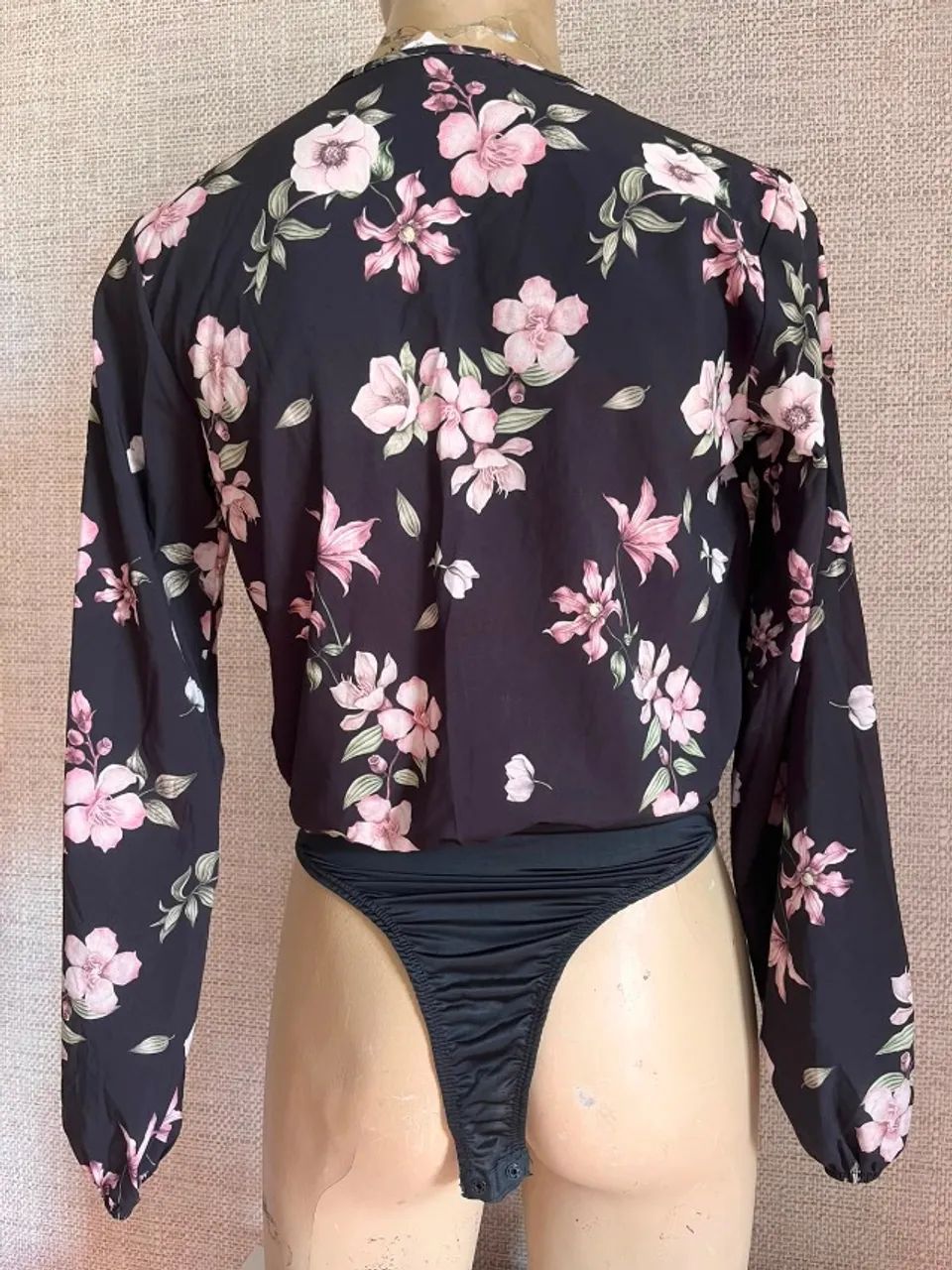 body preto floral novo com tag - Foto 2