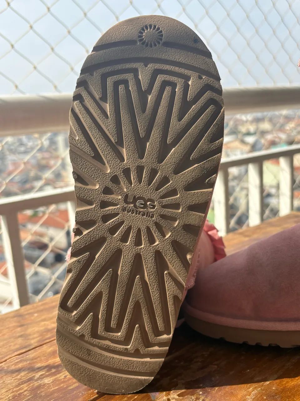 Bota UGG rosa de laço  - Foto 5