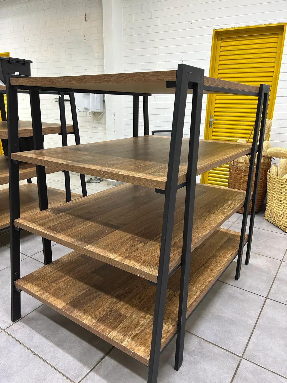 Estante Industrial Metal E Mdf 4 Prateleiras  - Foto 3