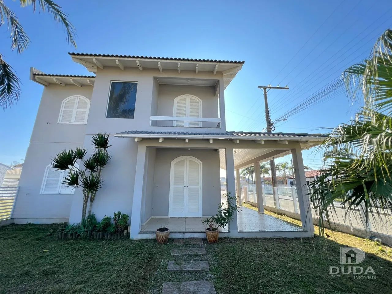 Ótima Casa de esquina com 3 Terrenos no Rincão