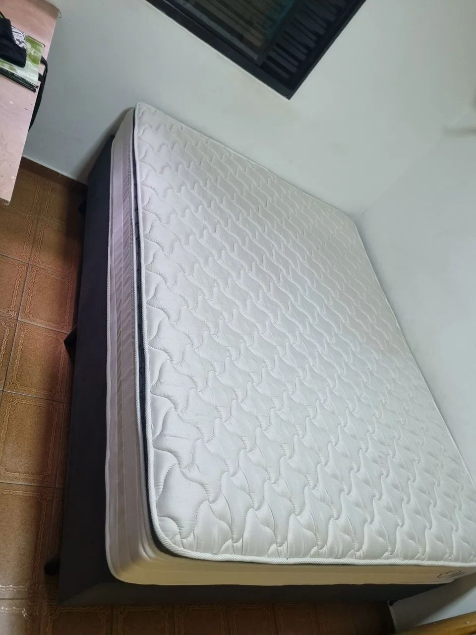 Vende-se cama box