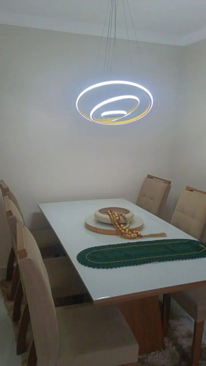 Mesa com 6 cadeiras