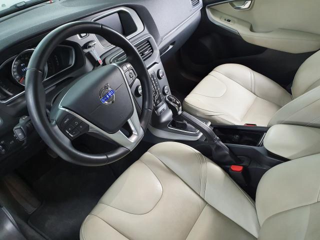 Volvo V40 T-3 KINETIC 1.5 Aut. - Preto - 2016 - Foto 11