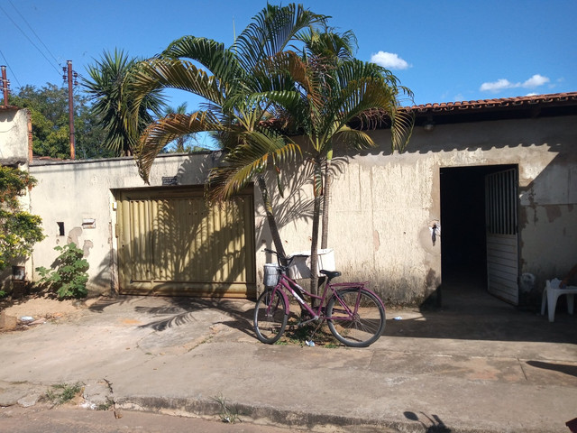 Vendo lote com 3 casas + sala comercial - Foto 7