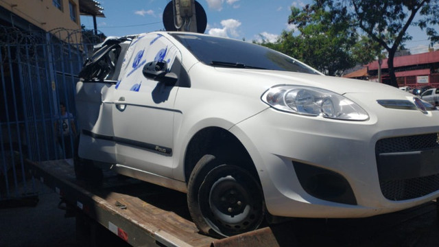 Sucata fiat palio attractive 1.0 17/17