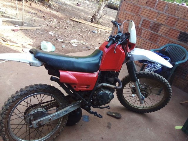 MOTO DE TRILHA