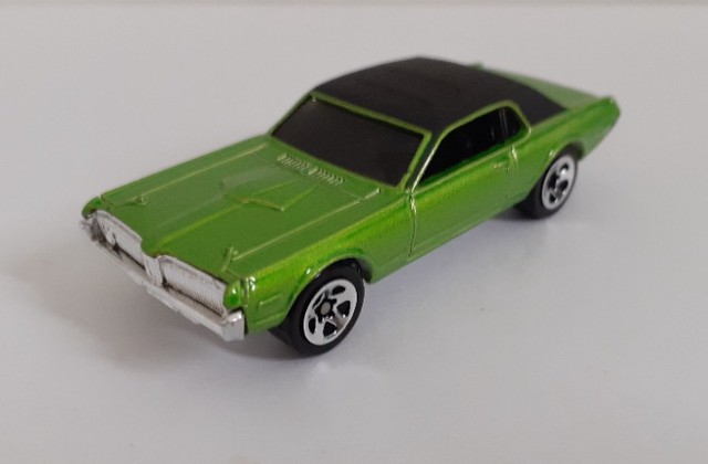1968 Mercury Cougar - Escala 1/64 - Hot Wheels 
