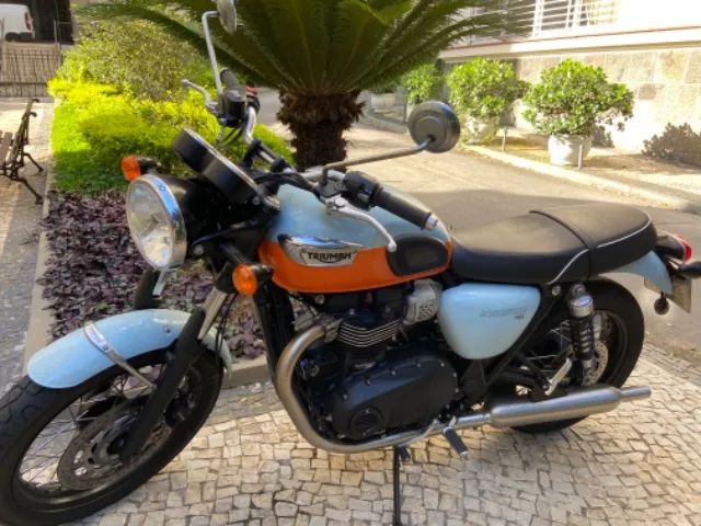 Triumph Bonneville - T100 - 2023