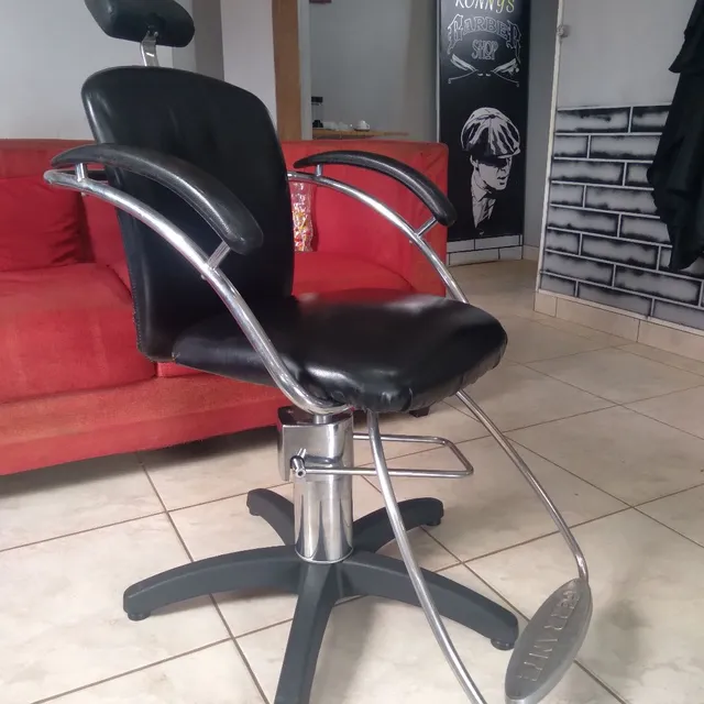 LC Barbearia - Cadeira para Barbeiro Ferrante, esse modelo é o