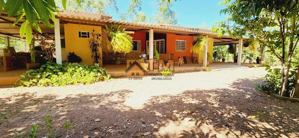 Maravilhosa chacara com Corrego - aceita casa menor valor