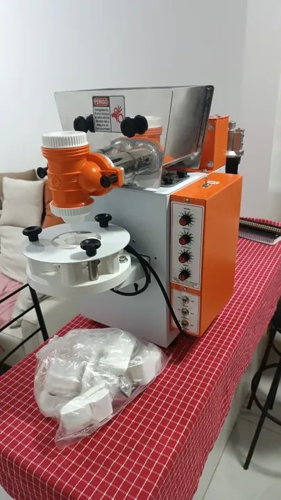 Máquina modeladora de salgados 