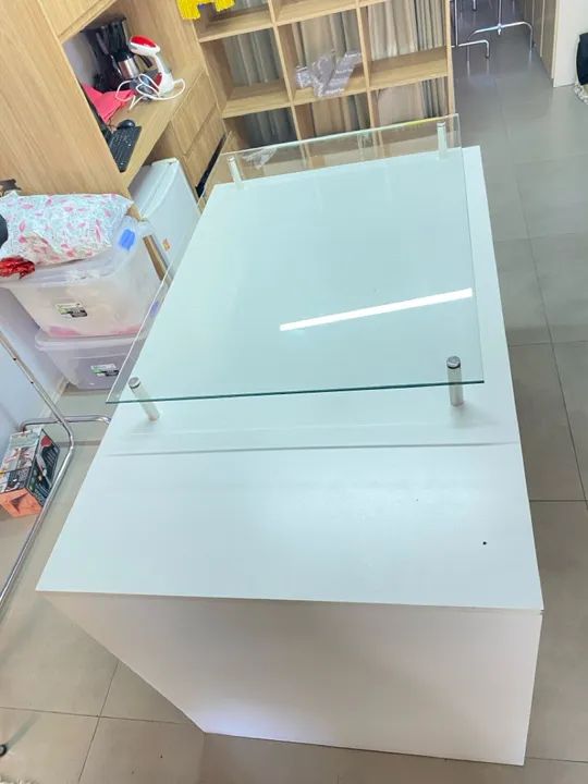 Mesa balcão com 8 gavetas em MDF - Foto 3