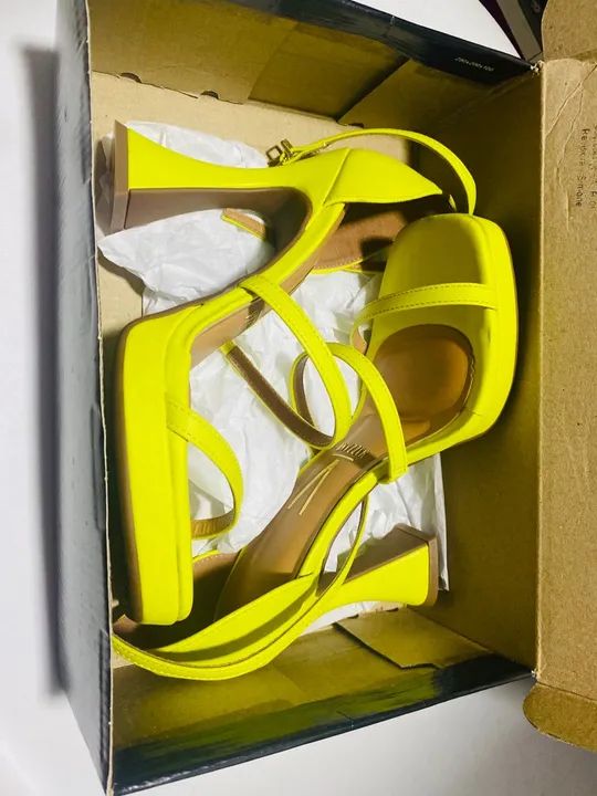 Sandália feminina amarela