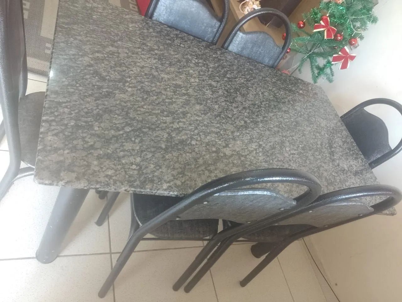 Mesa de granito 1,40m com 6 cadeiras - Conservada - Foto 4