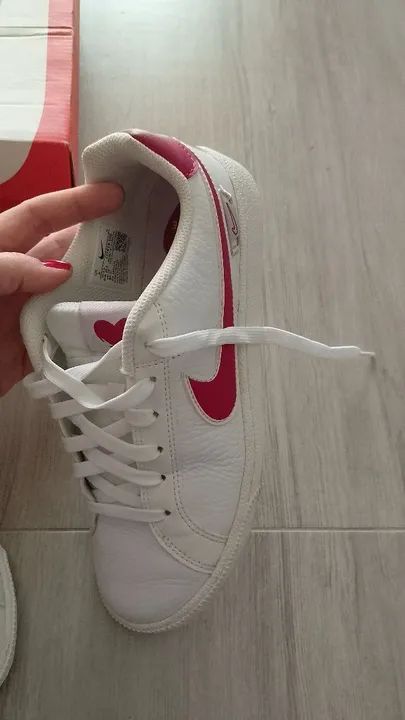 TENIS NIKE COURO NÚMERO 35 - Foto 4