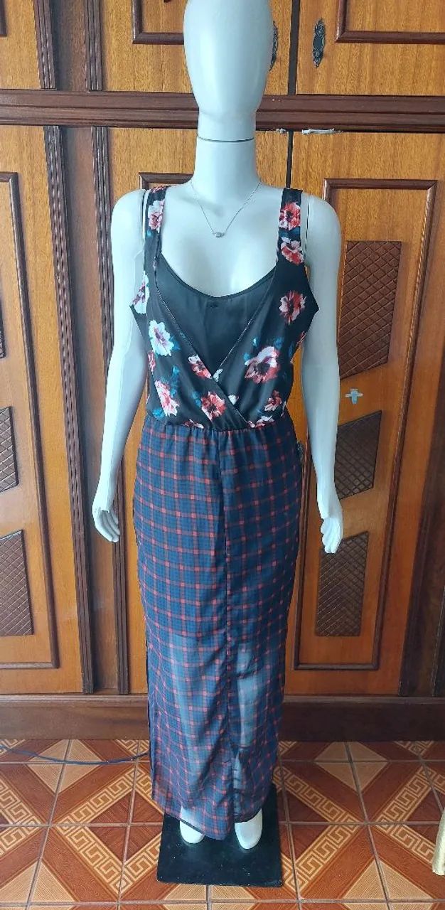 Vestido Longo Floral com Detalhe em Xadrez