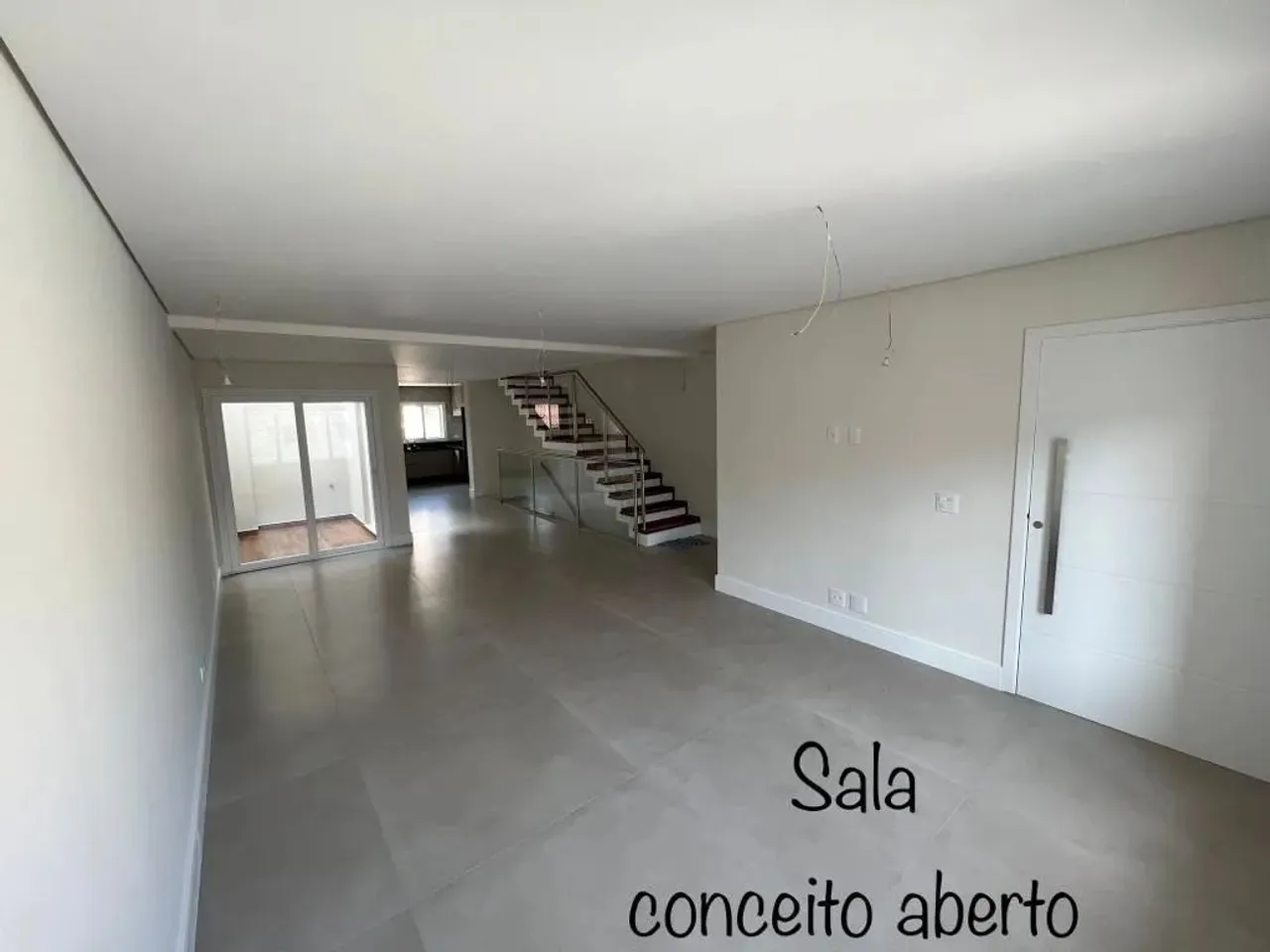 Sobrado à venda no bairro Nova Petrópolis com 3 dormitórios e área de 250 m².