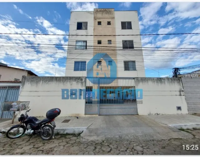 Alugo um apartamento no Santos Dumont I com 02 quartos,