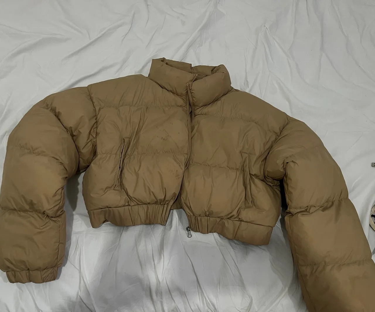 Jaqueta Puffer Cropped Marrom - Tendência!