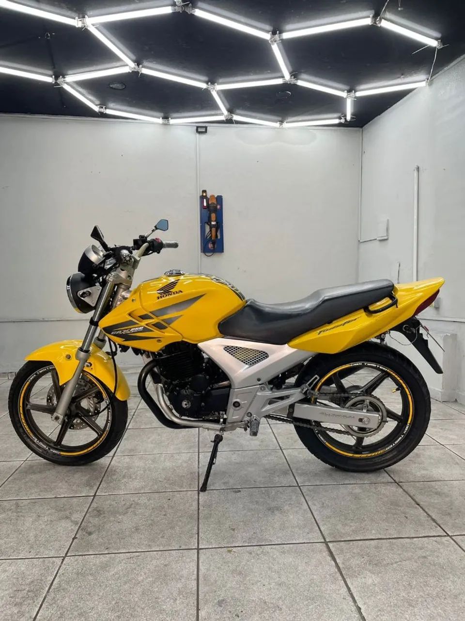 Twister Amarela 2008