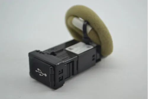 Entrada Conector Usb Toyota Yaris Xl 2019 Original - Foto 2