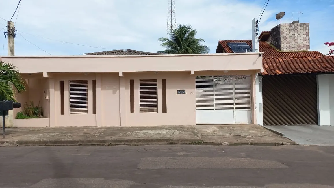 Alugo casa em vila (com garagem)