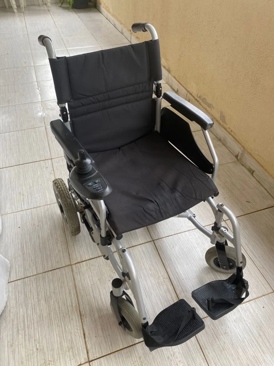 Cadeira de Rodas Elétrica