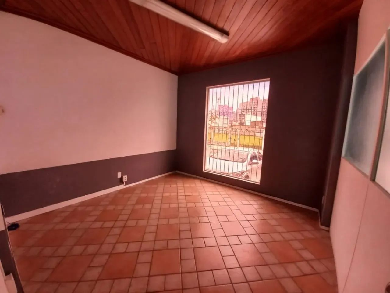 Locação no Centro de Florianópolis! Casa comercial com 107m² construídos e 4 vagas de gara - Foto 7