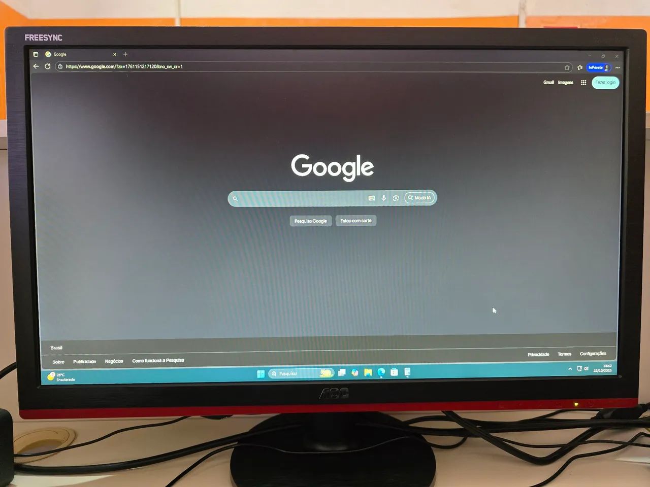 Batch of Monitor and Case64168565378819120