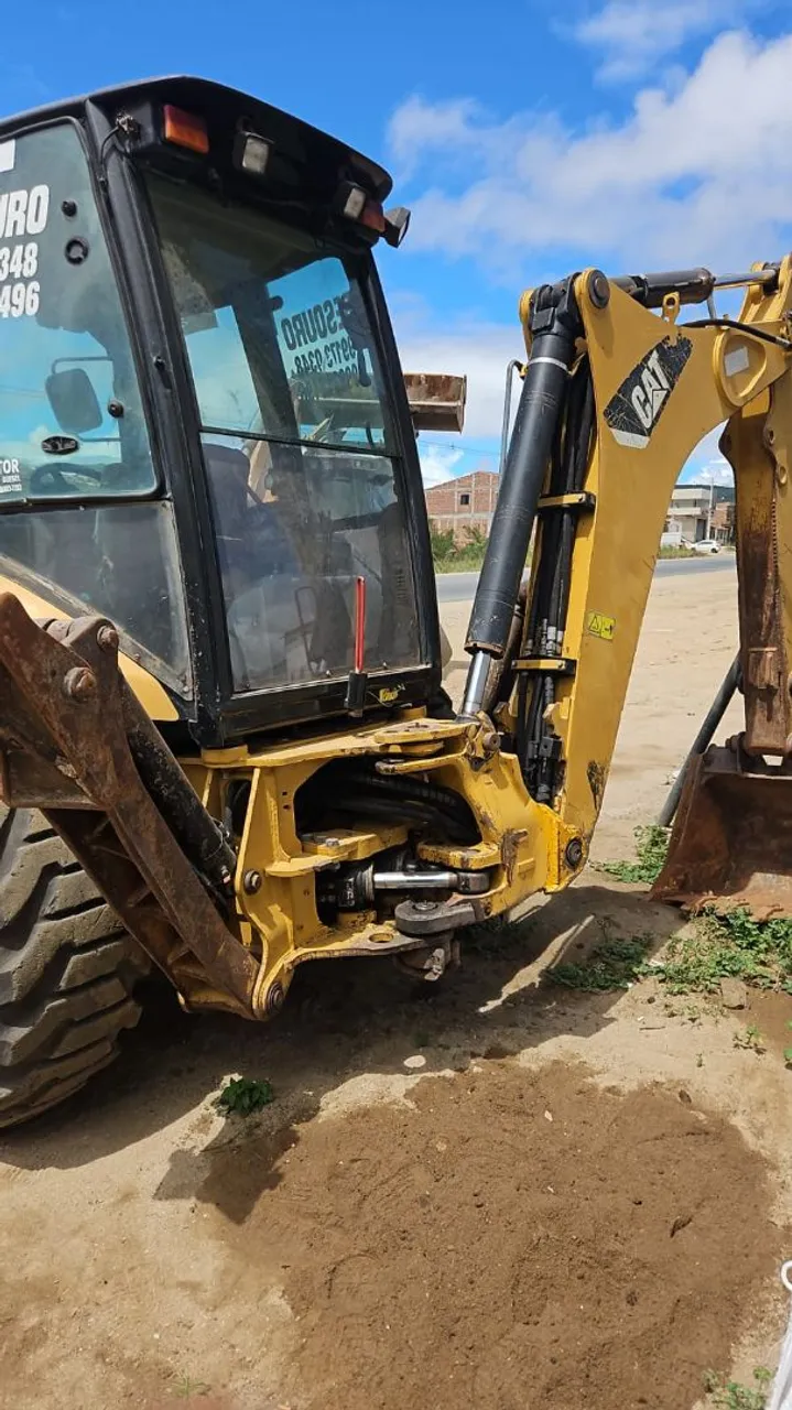 Caterpillar 416e ano 2012 revisada troco por caminhonete