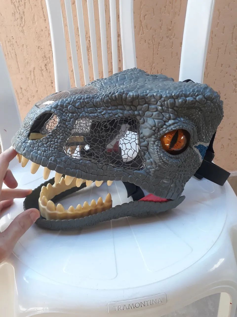 Máscara de Dinossauro eletrônica