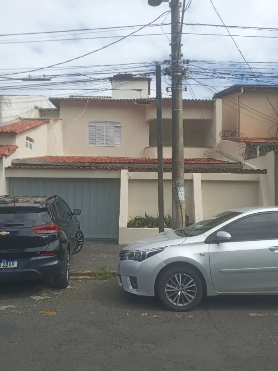 Excelente sobrado de frente com a UFU próximo ao terminal  - Foto 3