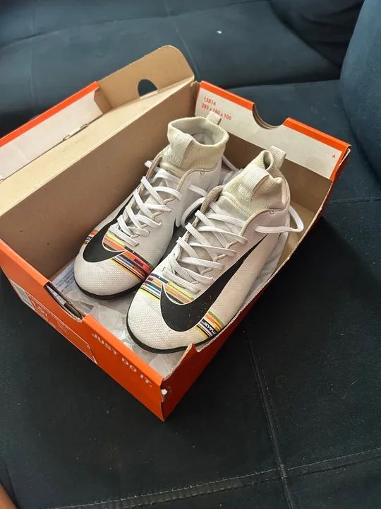 chuteira da Nike cano longo 