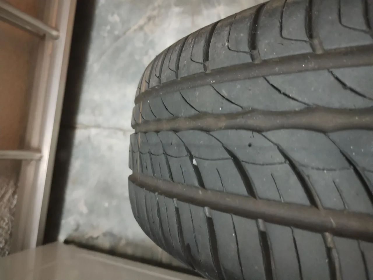Rodas aro 14 Onix com pneus cinturato p1pirelli 175.65.14 - Foto 2