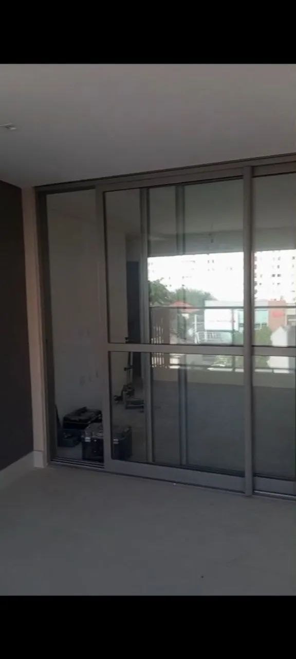 Porta Balcão cinza 3 folhas 3,78 x 2,47<br>Medida  3,78 largura  x 2,47 altura - Foto 2