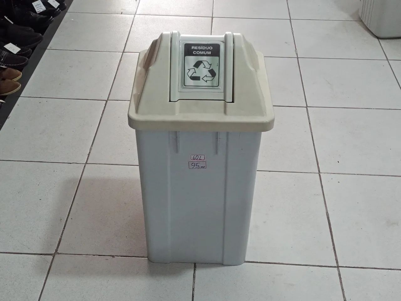 Lixeira de Plástico 60 litros 