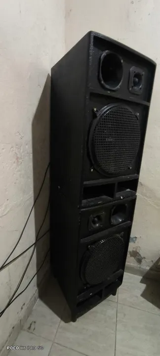 Duas caixas de som ,mesa e amplificador