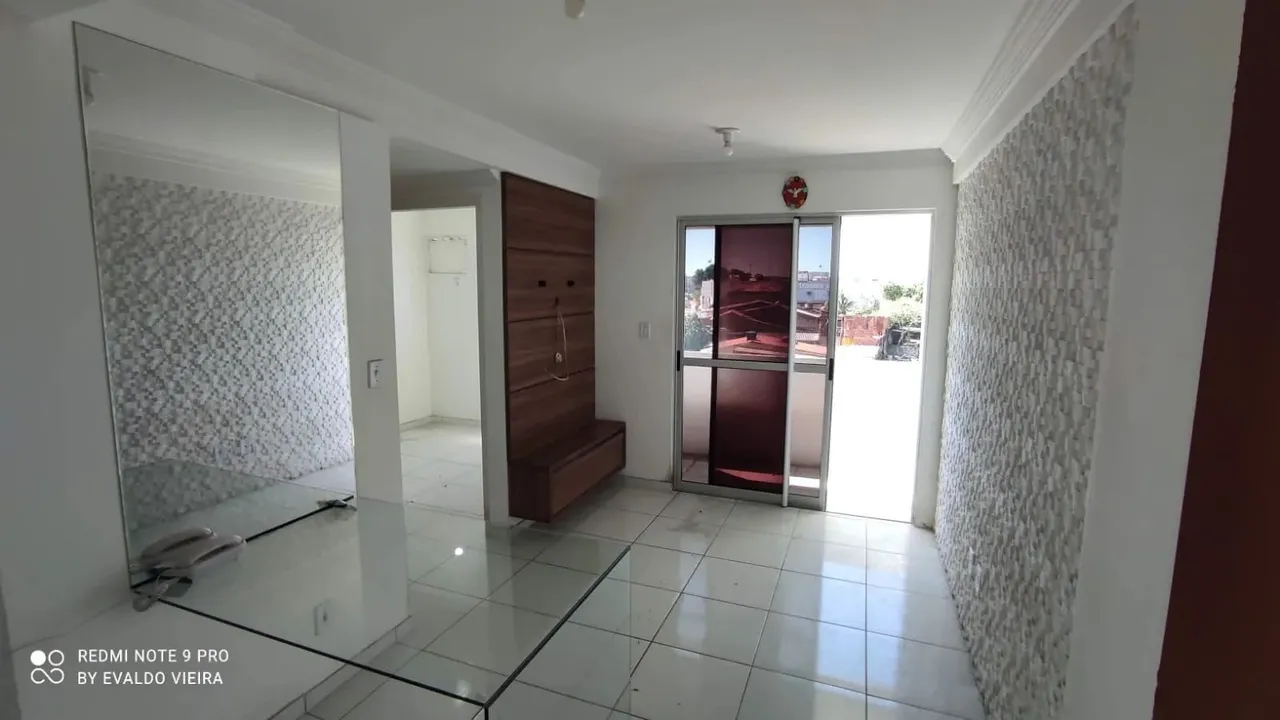 Lindo Apto. com 2 quartos sendo 1 suíte C/ Varanda, Repleto de armários planejados, no Far