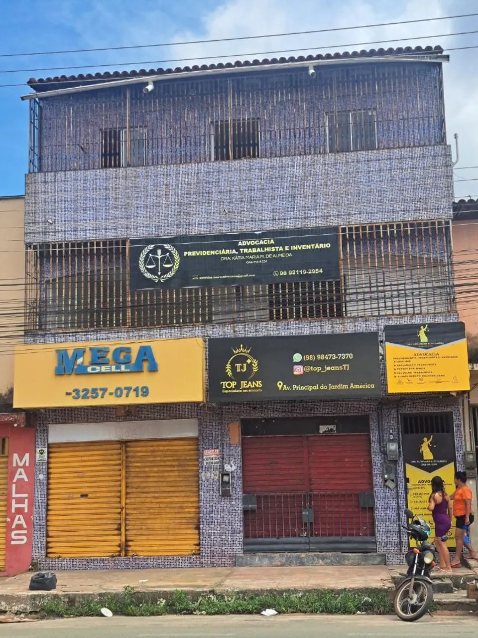 Prédio comercial de 3 pavimentos
