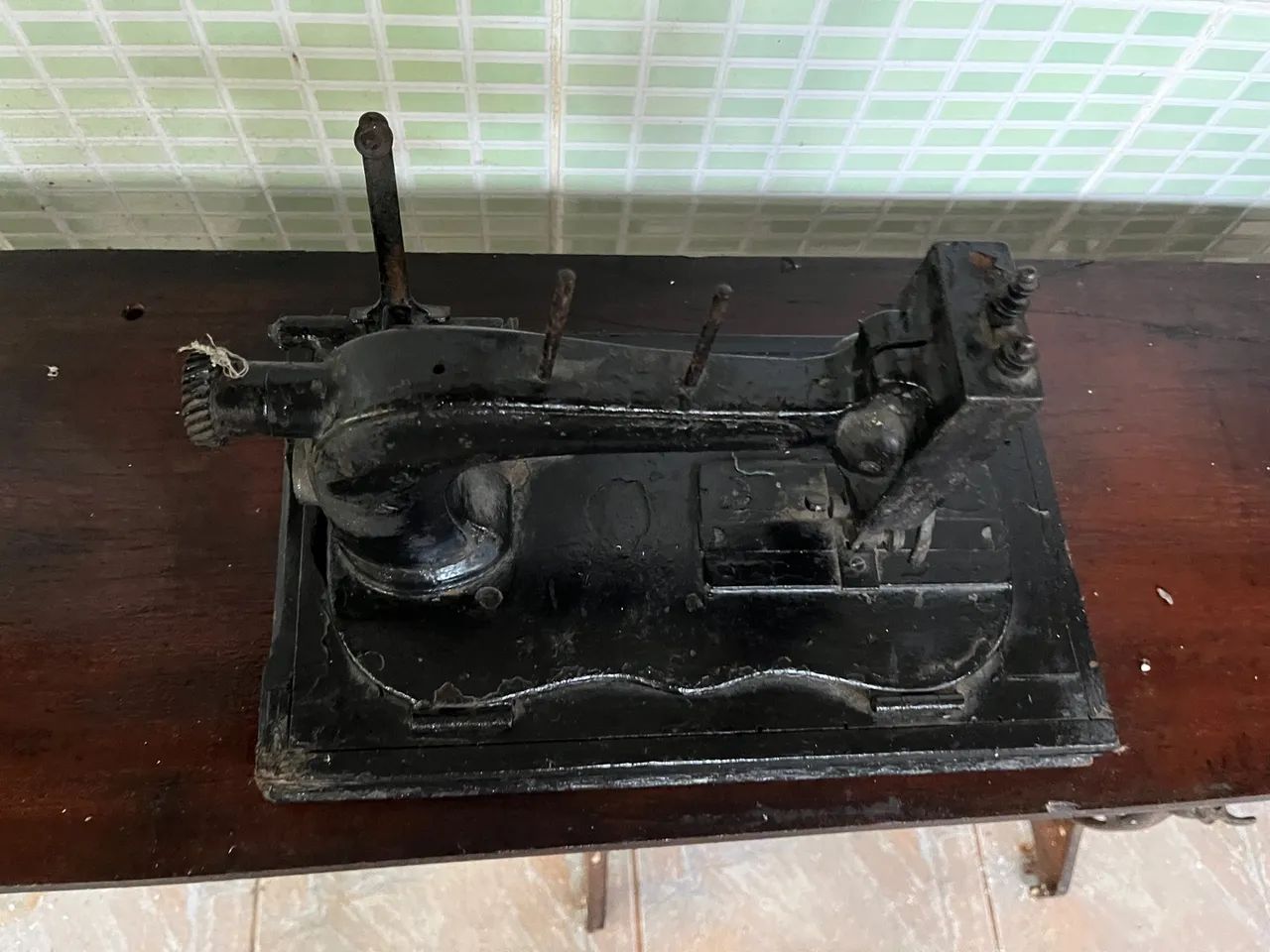 Máquina de costura antiga64520758105473121