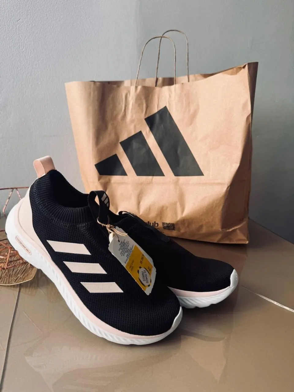 Adidas Cloudfoam Slip-On - Preto com detalhes em Rosa