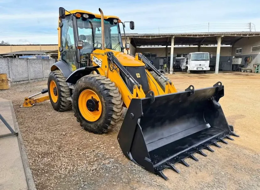 JCB 4CX