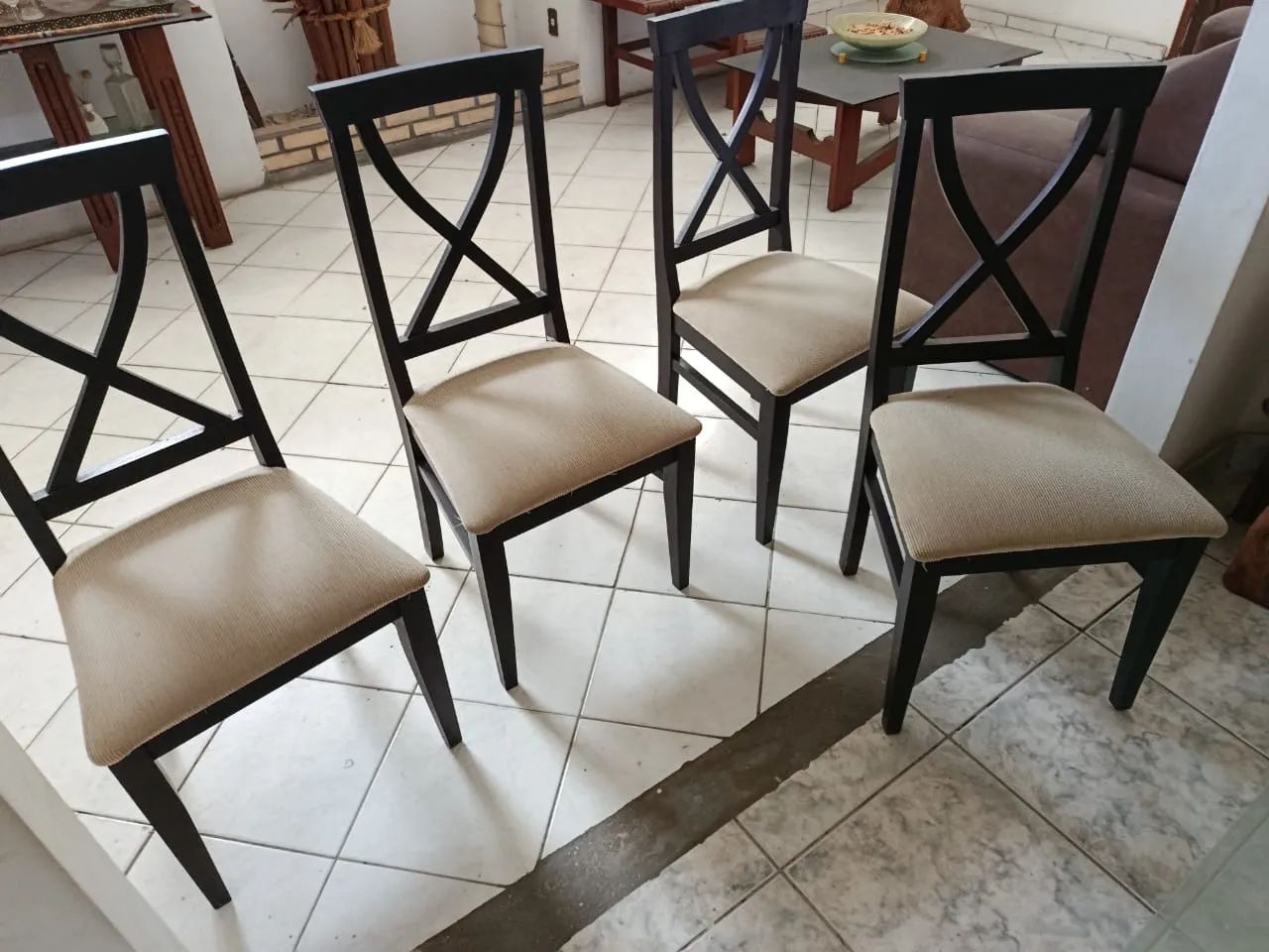 Vendo mesa 4 lugares com tampo de vidro - Foto 2