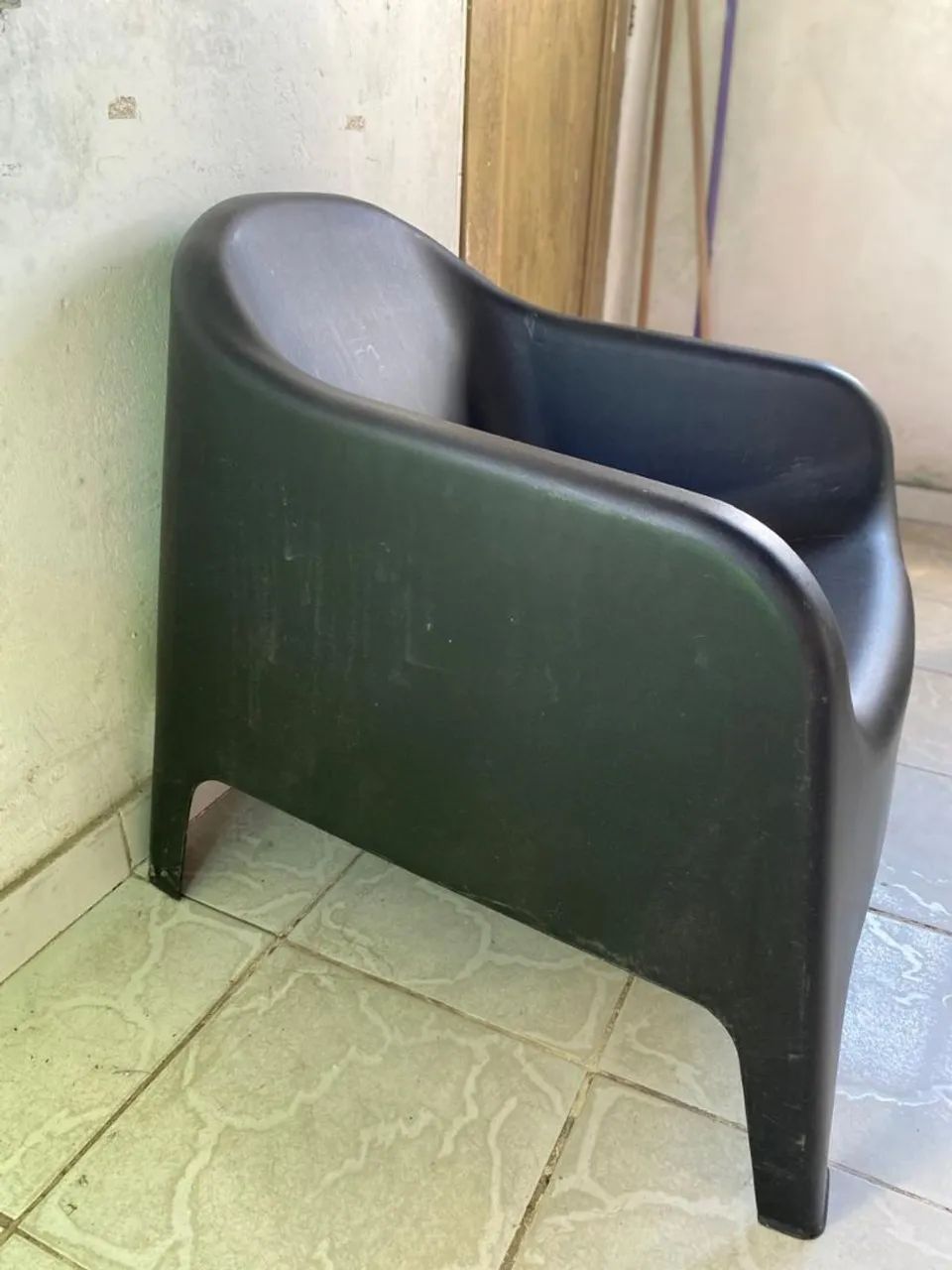 Cadeira de Plástico Preta - Foto 2