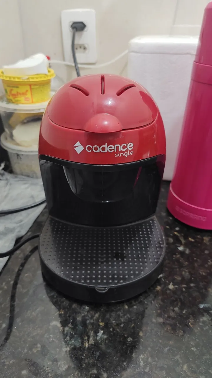 Vendo cafeteira elétrica Cadence 450w 127v leia a descrição do anúncio.