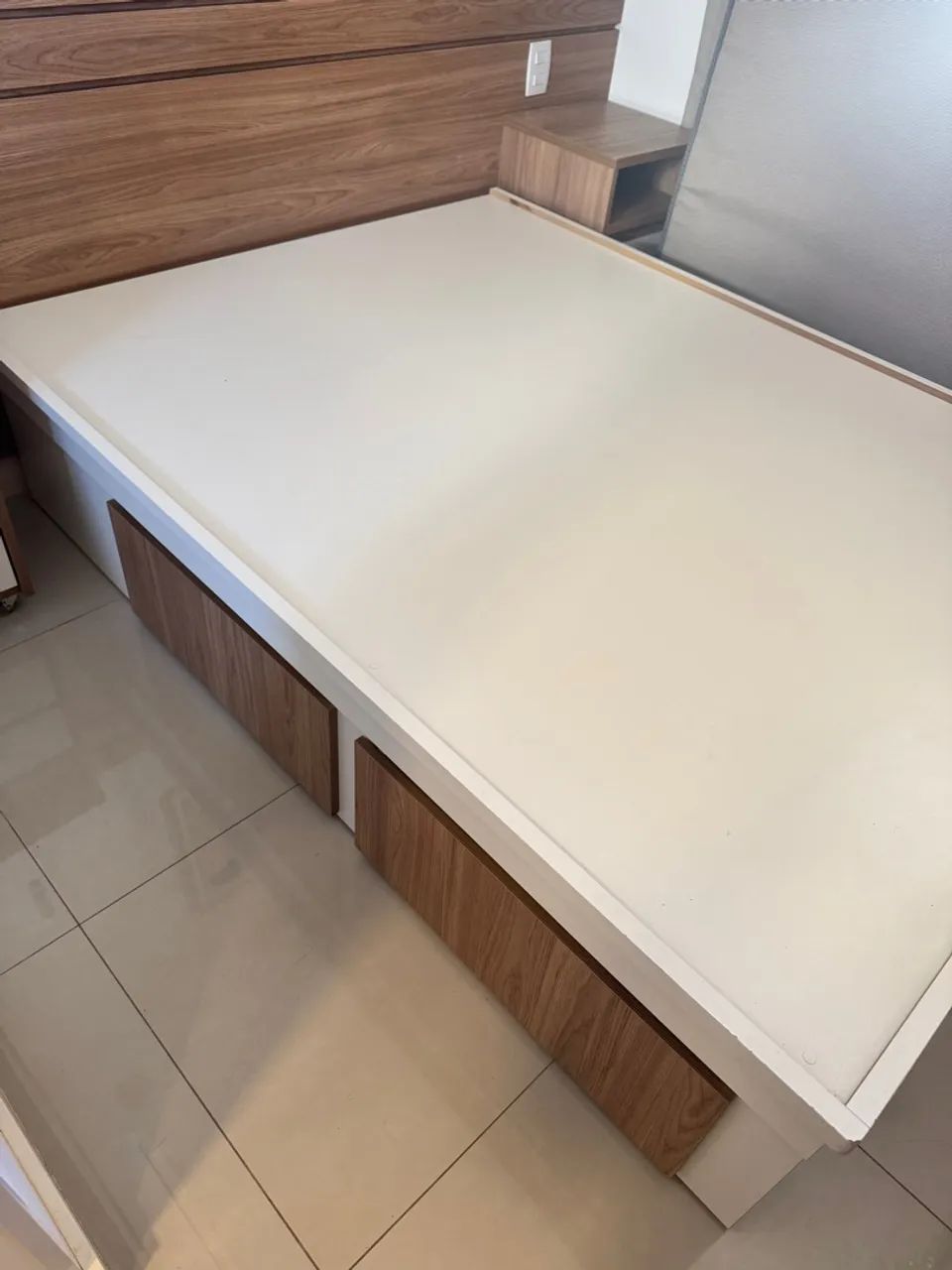 Cama Box com gavetas