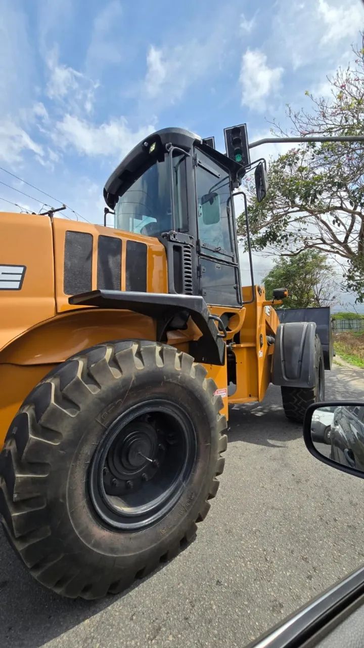 Excelente oportunidade,  vendo , troco ou alugo pá carregadeira de grande porte ! - Foto 5