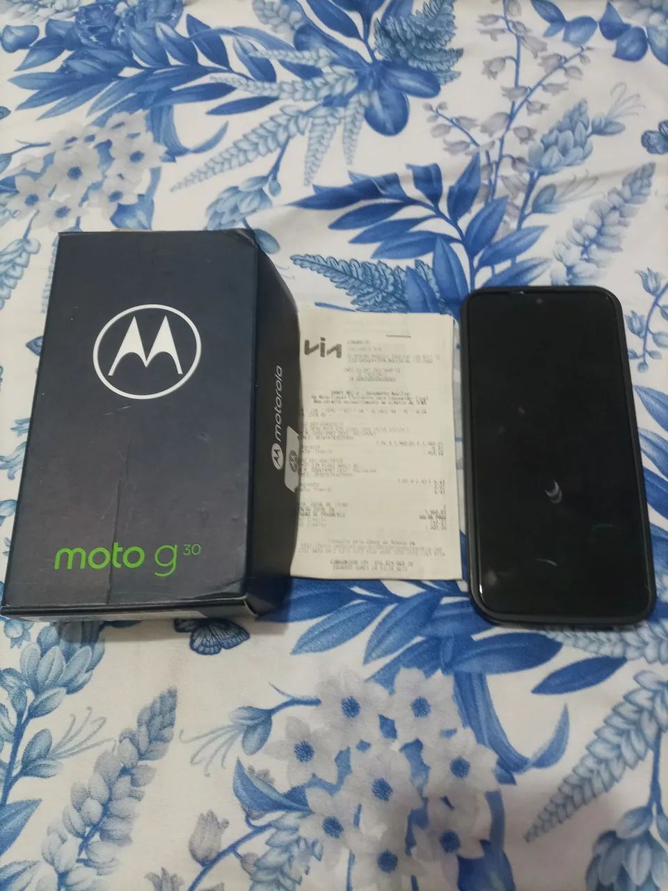 Vendo moto G 30. Semi novo. Com nota fiscal. Capinha e caixa.