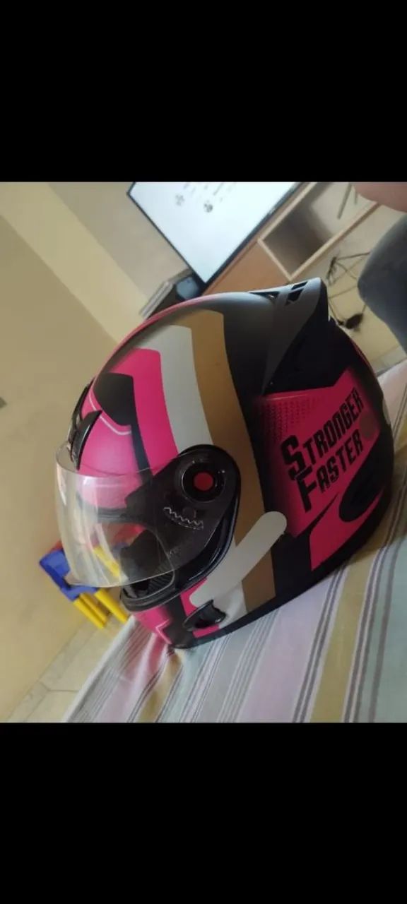 Capacete de Moto - Stronger Faster